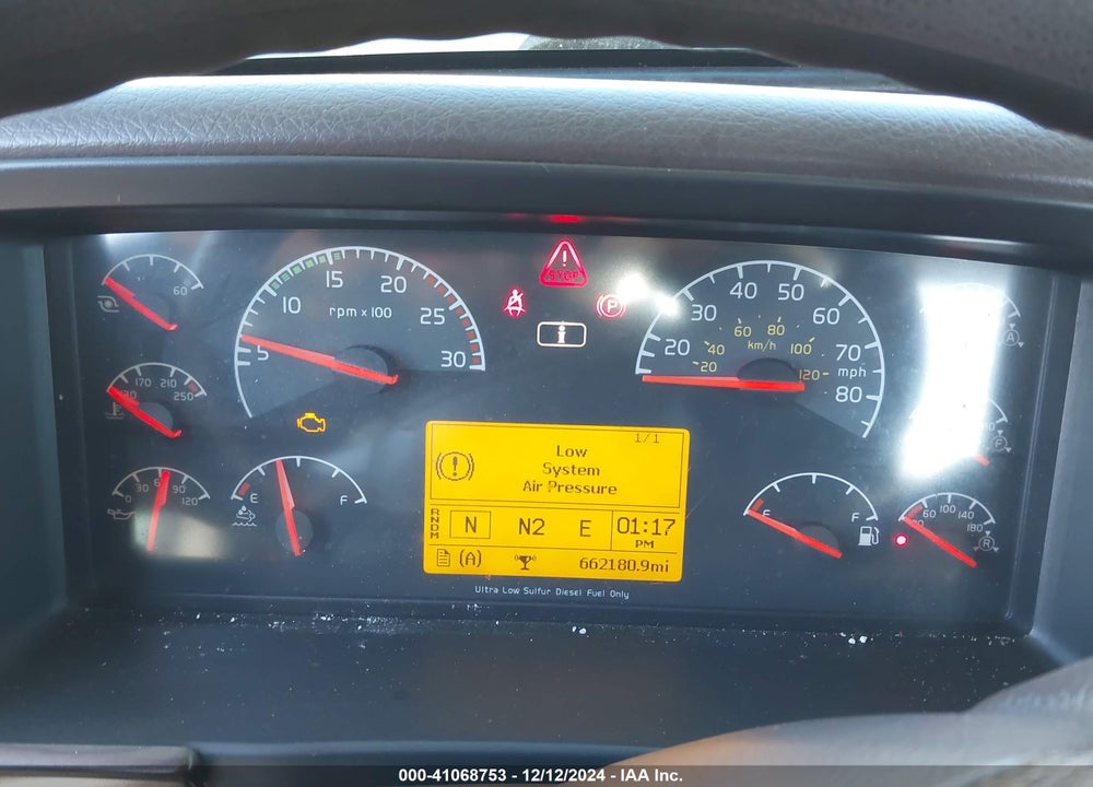 2013 VOLVO VN VNL VIN: 4V4N39EG7DN142415