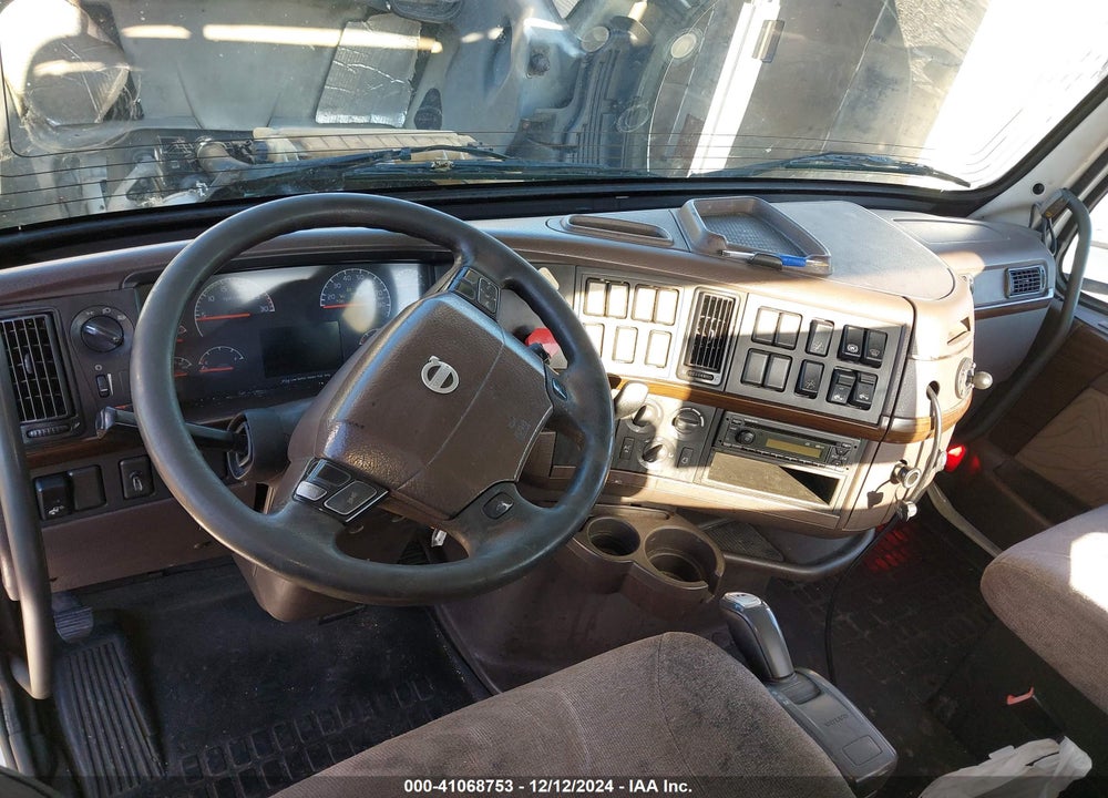 2013 VOLVO VN VNL VIN: 4V4N39EG7DN142415