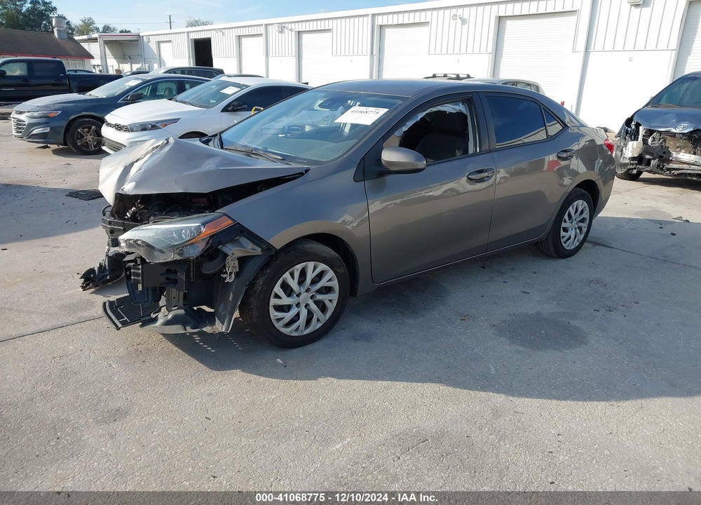 2018 TOYOTA COROLLA LE VIN: 5YFBURHE2JP775652