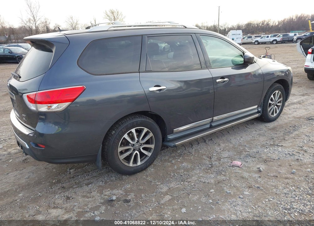2013 NISSAN PATHFINDER SL VIN: 5N1AR2MM7DC647160