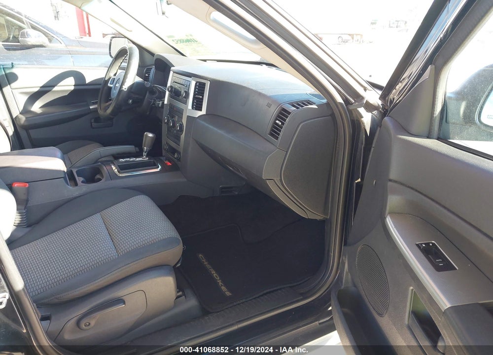 2008 JEEP GRAND CHEROKEE LAREDO VIN: 1J8GR48K08C138982