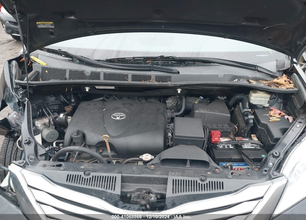 2017 TOYOTA SIENNA XLE 8 PASSENGER VIN: 5TDYZ3DC4HS882426