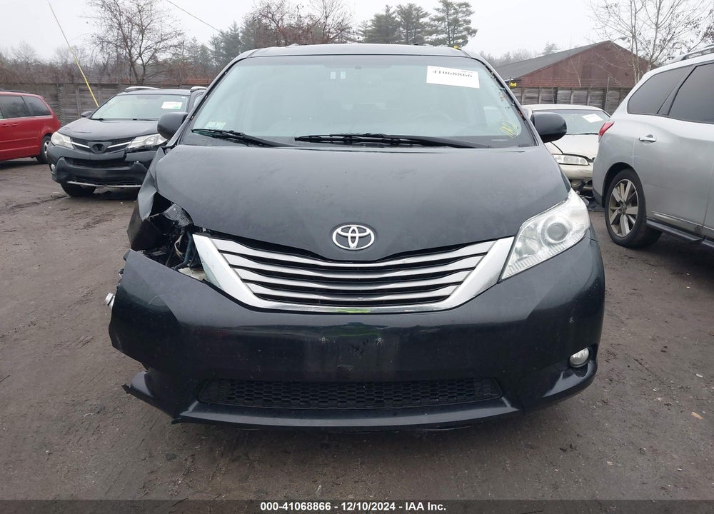 2017 TOYOTA SIENNA XLE 8 PASSENGER VIN: 5TDYZ3DC4HS882426