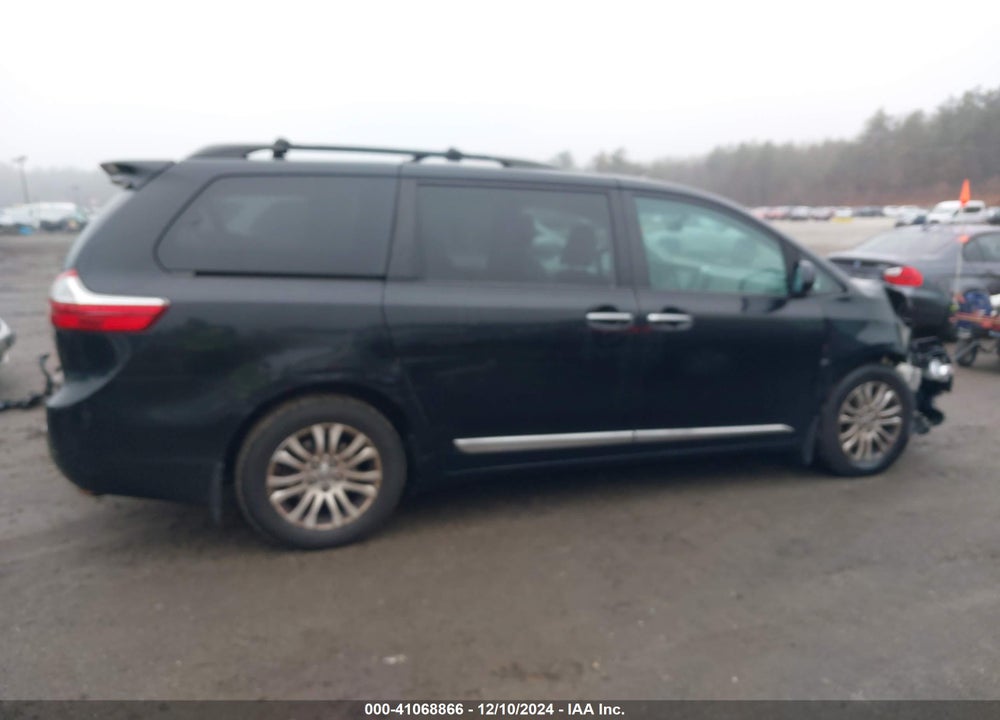 2017 TOYOTA SIENNA XLE 8 PASSENGER VIN: 5TDYZ3DC4HS882426