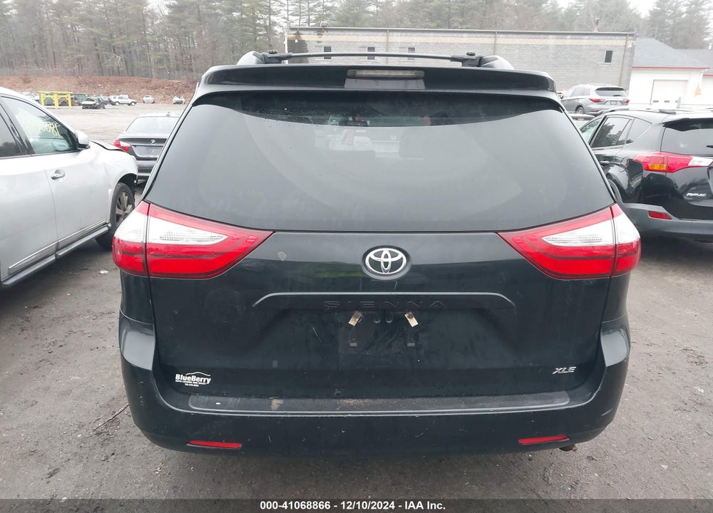 2017 TOYOTA SIENNA XLE 8 PASSENGER VIN: 5TDYZ3DC4HS882426