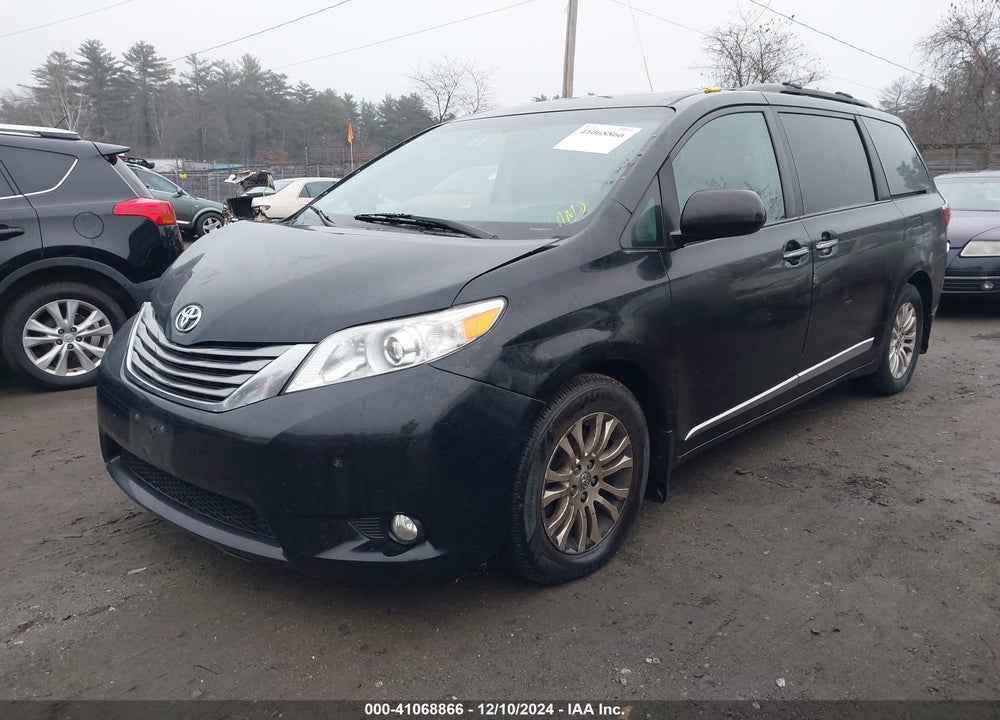 2017 TOYOTA SIENNA XLE 8 PASSENGER VIN: 5TDYZ3DC4HS882426
