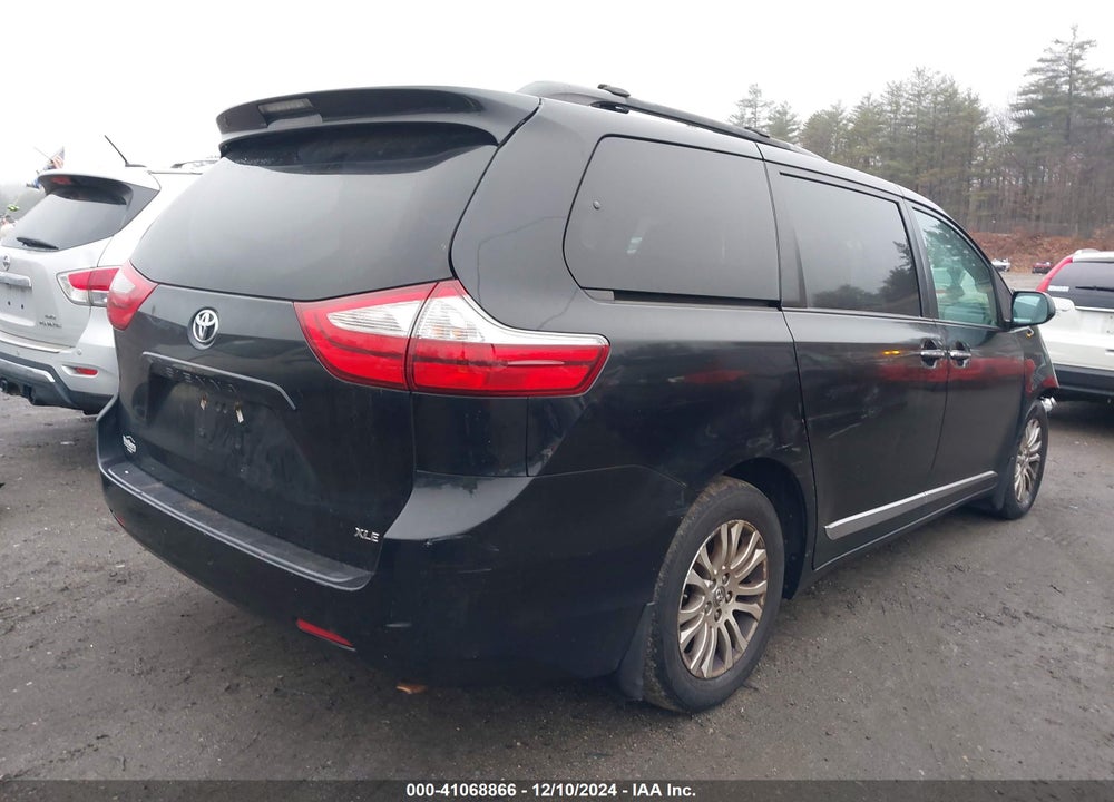 2017 TOYOTA SIENNA XLE 8 PASSENGER VIN: 5TDYZ3DC4HS882426
