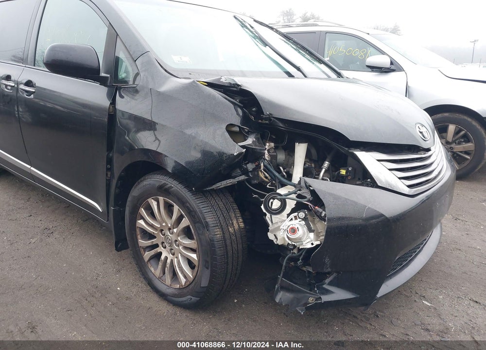 2017 TOYOTA SIENNA XLE 8 PASSENGER VIN: 5TDYZ3DC4HS882426