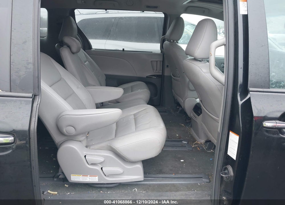 2017 TOYOTA SIENNA XLE 8 PASSENGER VIN: 5TDYZ3DC4HS882426