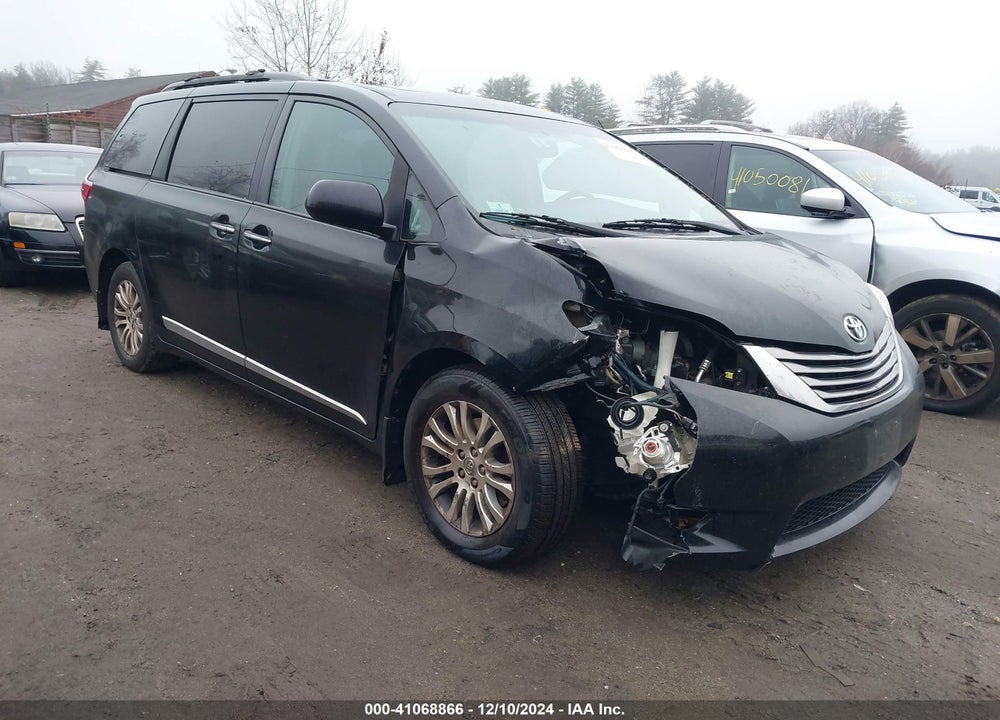 2017 TOYOTA SIENNA XLE 8 PASSENGER VIN: 5TDYZ3DC4HS882426