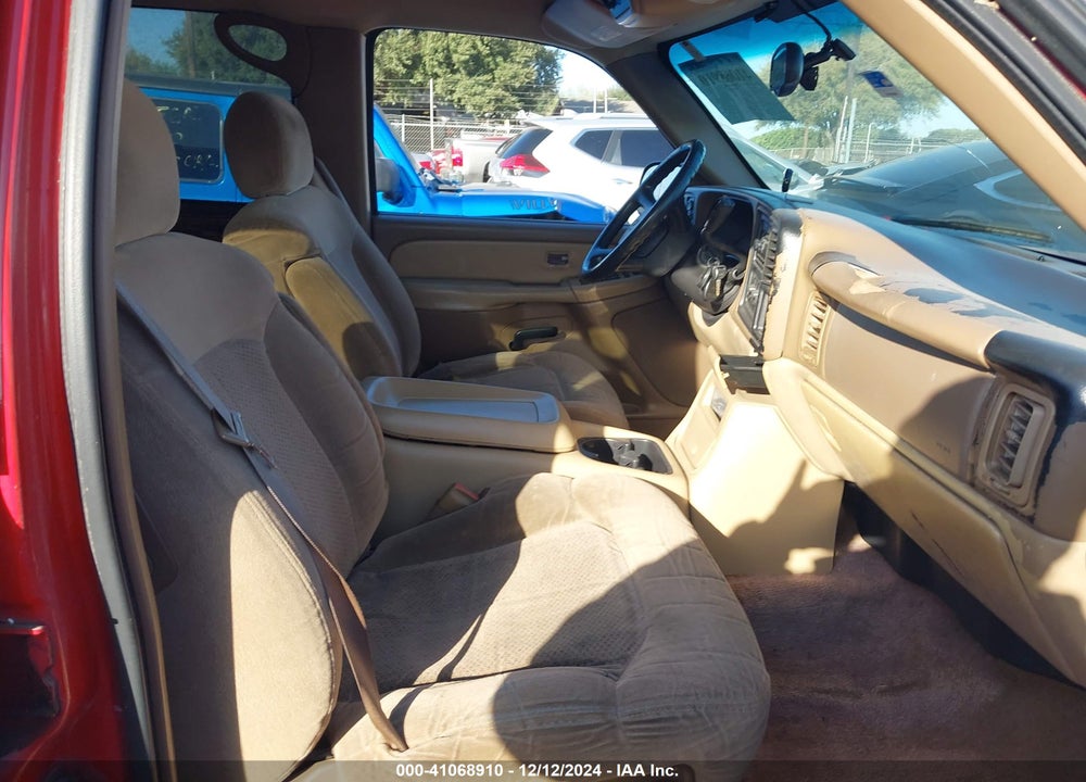 2000 CHEVROLET SUBURBAN 1500 LS VIN: 3GNFK16T3YG102841