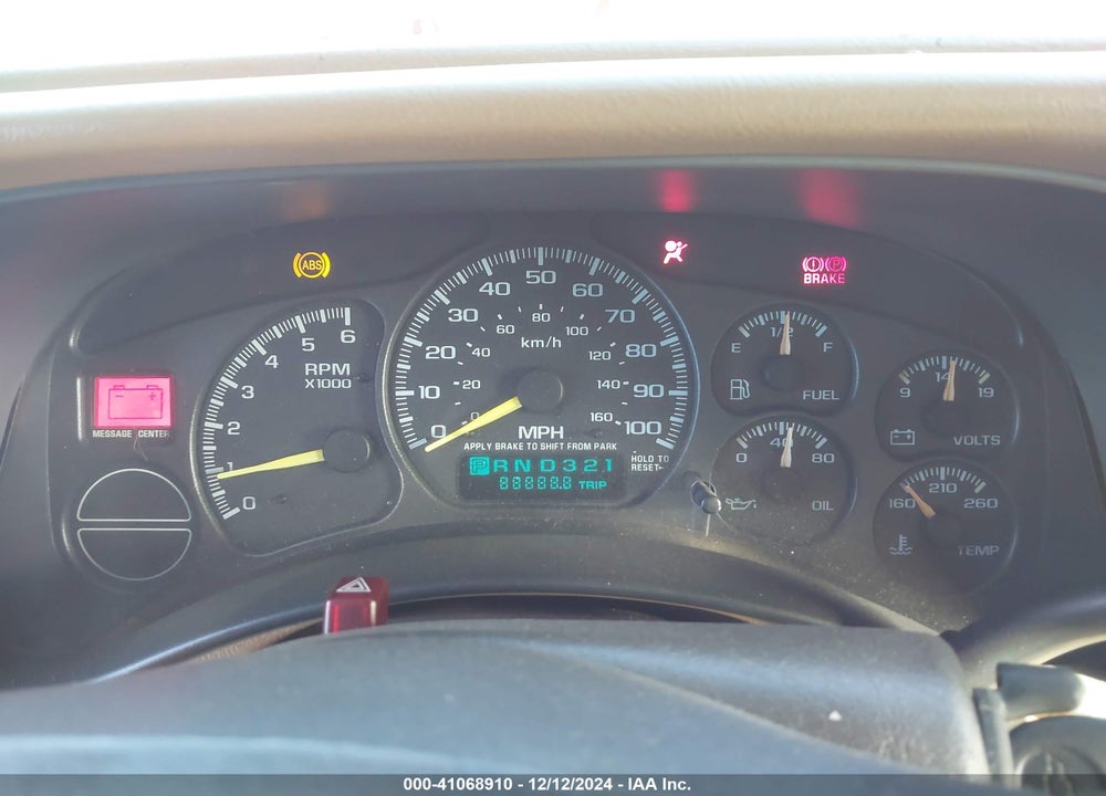 2000 CHEVROLET SUBURBAN 1500 LS VIN: 3GNFK16T3YG102841
