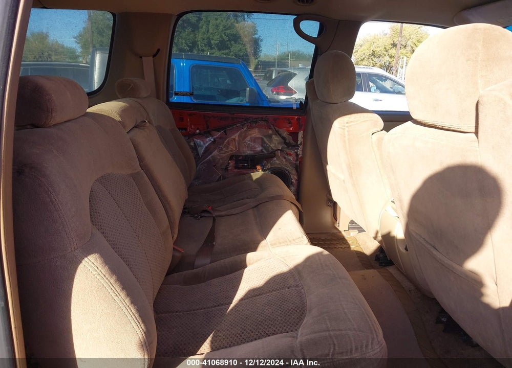2000 CHEVROLET SUBURBAN 1500 LS VIN: 3GNFK16T3YG102841