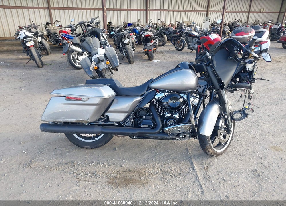 2017 HARLEY-DAVIDSON FLTRX ROAD GLIDE VIN: 1HD1KHC33HB616289