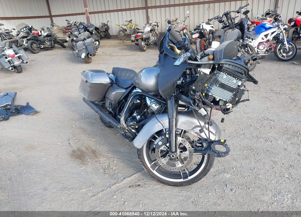 2017 HARLEY-DAVIDSON FLTRX ROAD GLIDE VIN: 1HD1KHC33HB616289