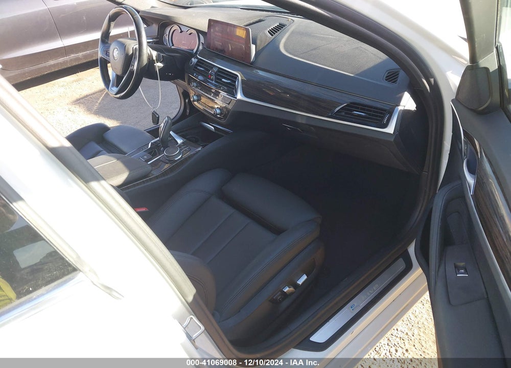 2019 BMW 530E IPERFORMANCE VIN: WBAJA9C57KB392864
