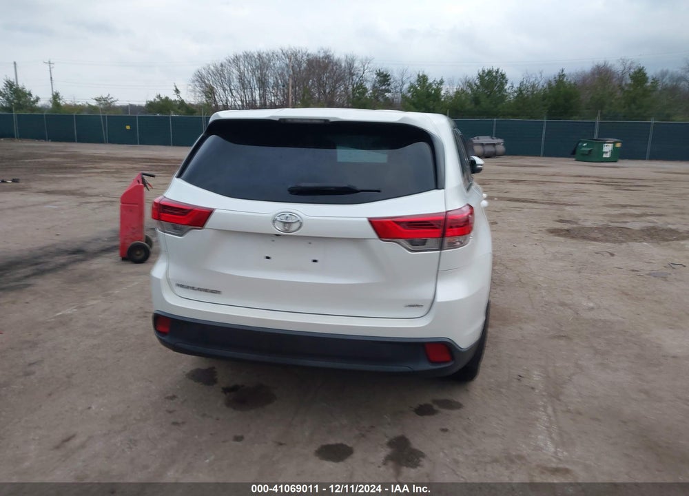 2019 TOYOTA HIGHLANDER LE VIN: 5TDBZRFH3KS922262