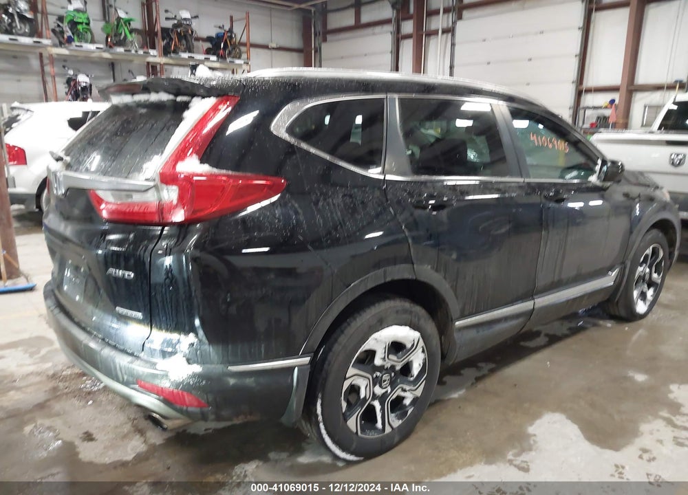2018 HONDA CR-V TOURING VIN: 7FARW2H94JE008100