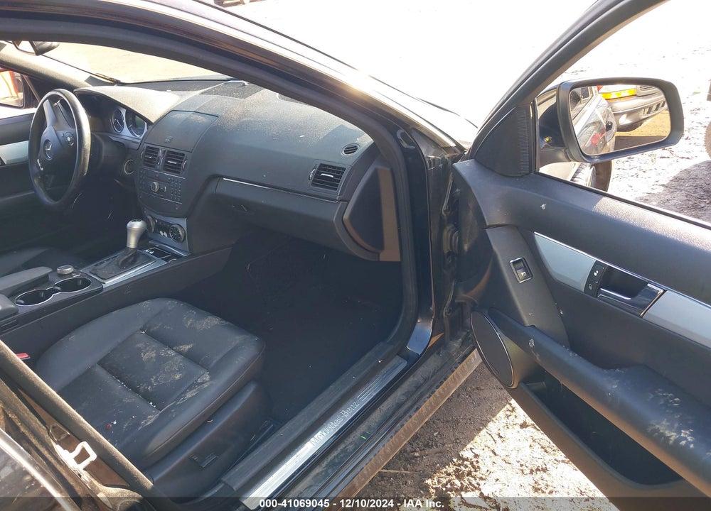 2008 MERCEDES-BENZ C 300 VIN: WDDGF54XX8F052333