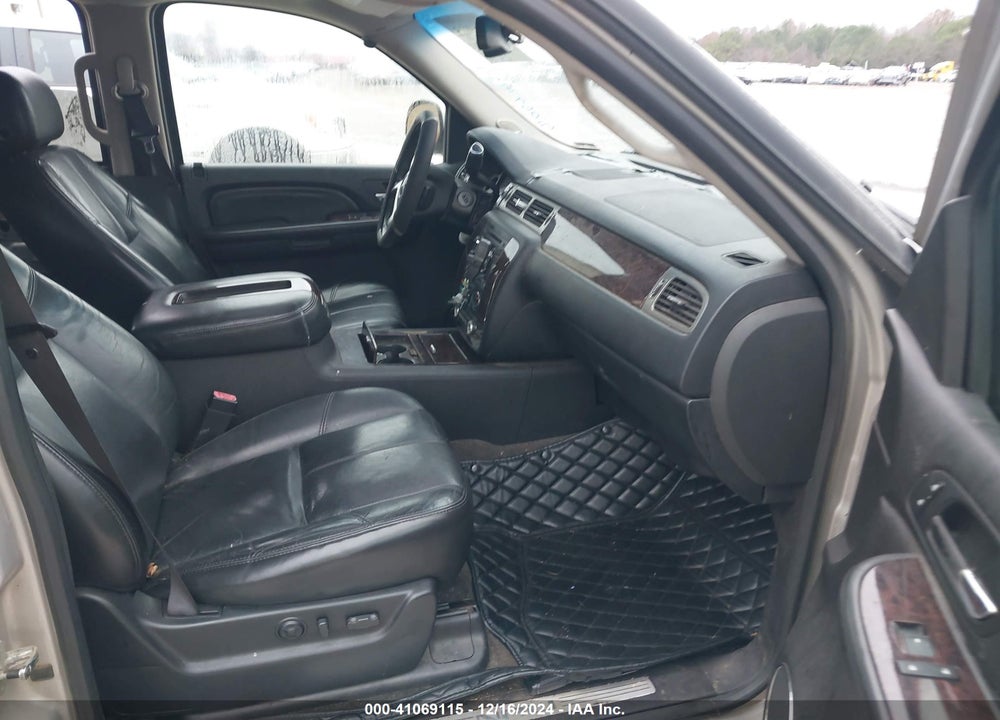 2007 GMC YUKON DENALI VIN: 1GKFK63827J228471
