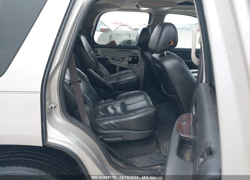 2007 GMC YUKON DENALI VIN: 1GKFK63827J228471
