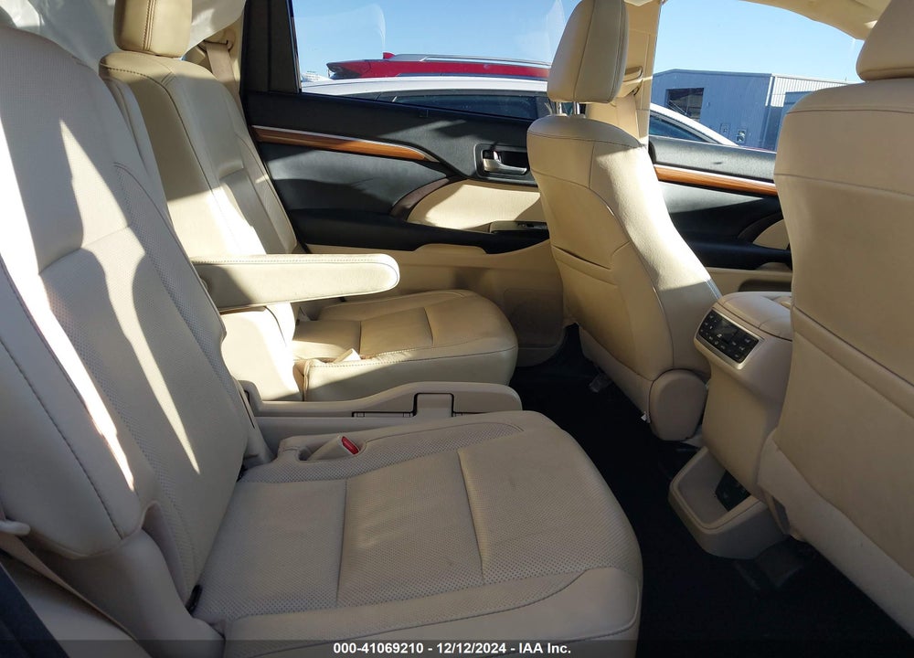 2017 TOYOTA HIGHLANDER LIMITED/PLATINUM VIN: 5TDYZRFH5HS220978