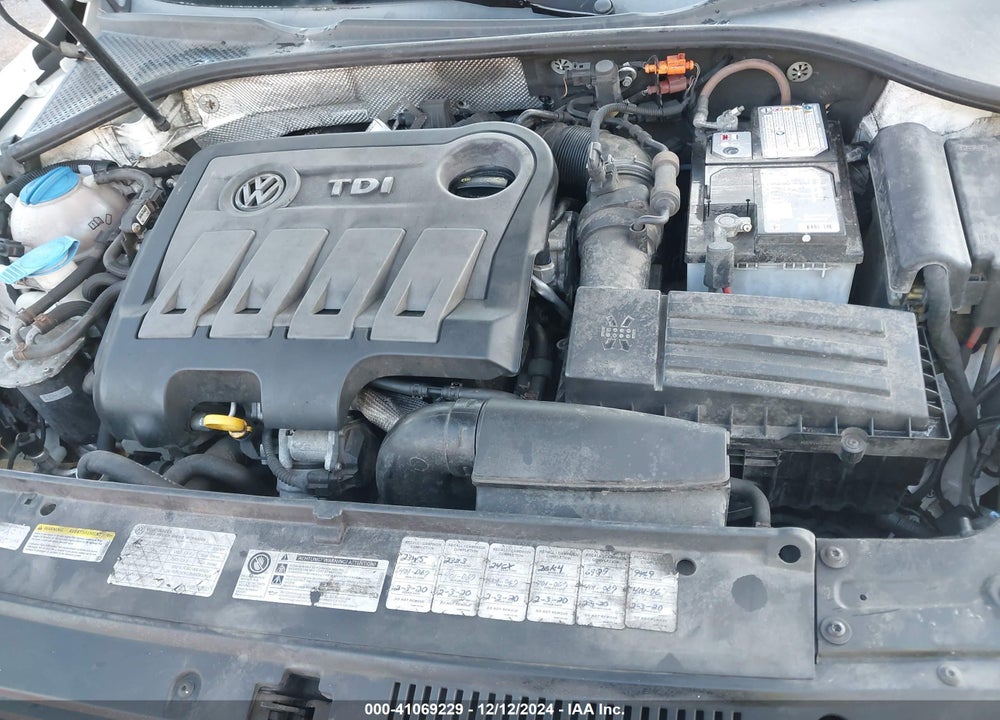 2014 VOLKSWAGEN PASSAT 2.0L TDI SE VIN: 1VWBN7A33EC059963