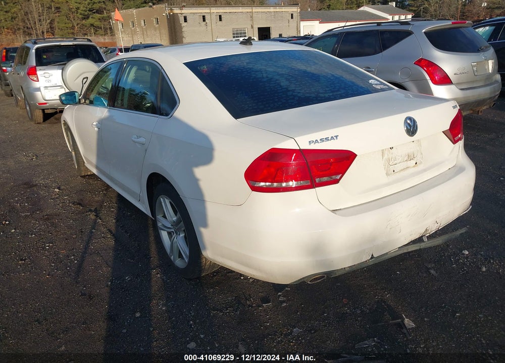 2014 VOLKSWAGEN PASSAT 2.0L TDI SE VIN: 1VWBN7A33EC059963