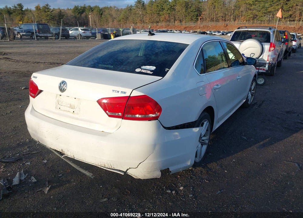 2014 VOLKSWAGEN PASSAT 2.0L TDI SE VIN: 1VWBN7A33EC059963