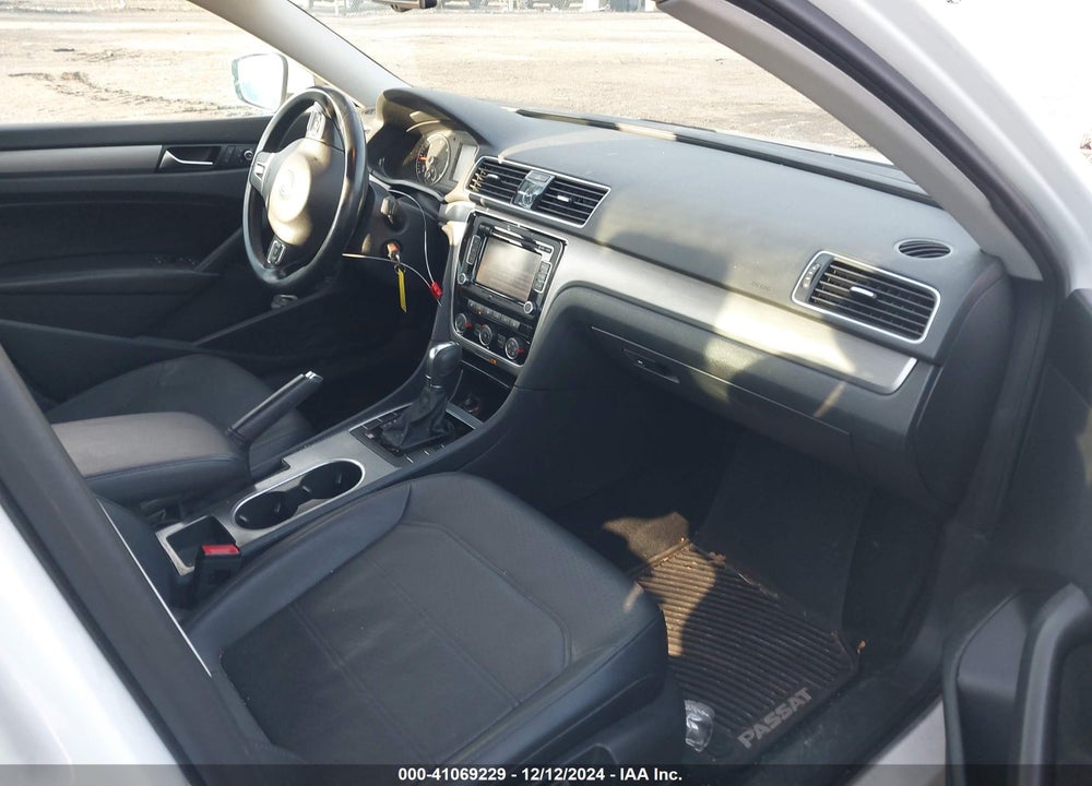 2014 VOLKSWAGEN PASSAT 2.0L TDI SE VIN: 1VWBN7A33EC059963