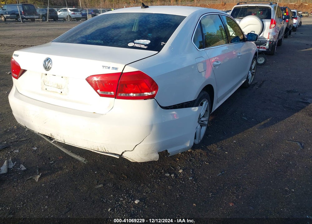 2014 VOLKSWAGEN PASSAT 2.0L TDI SE VIN: 1VWBN7A33EC059963