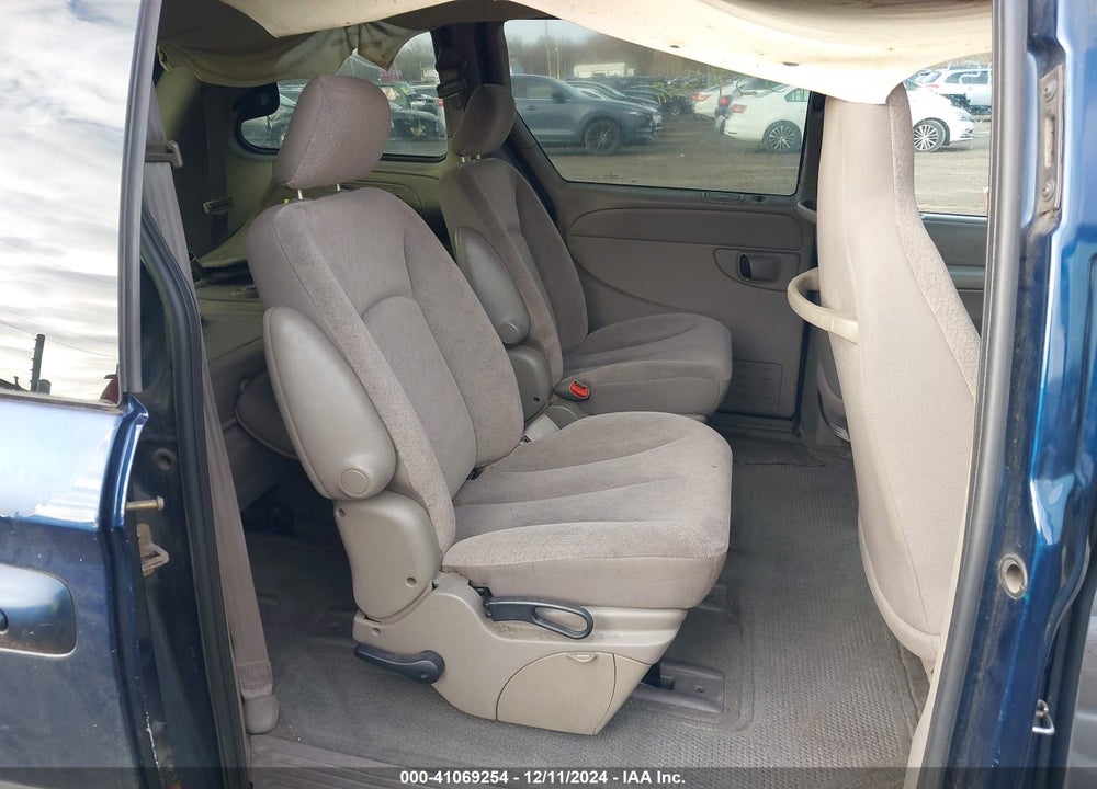 2003 CHRYSLER VOYAGER LX VIN: 1C4GJ45343B135951