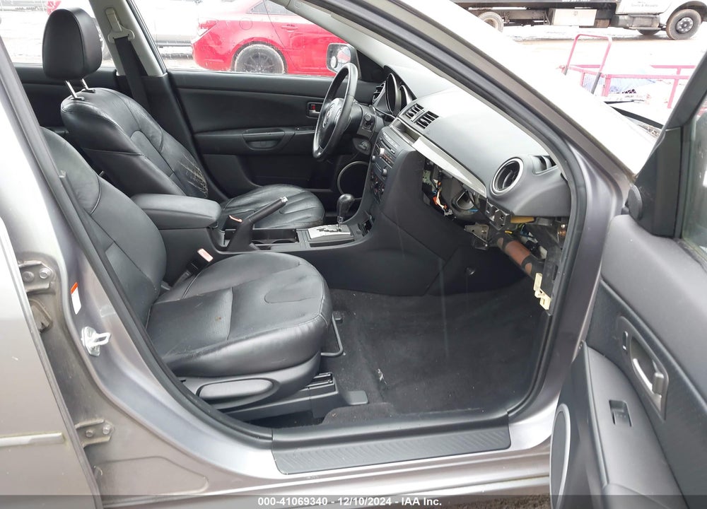 2005 MAZDA 3 S VIN: JM1BK323351252189