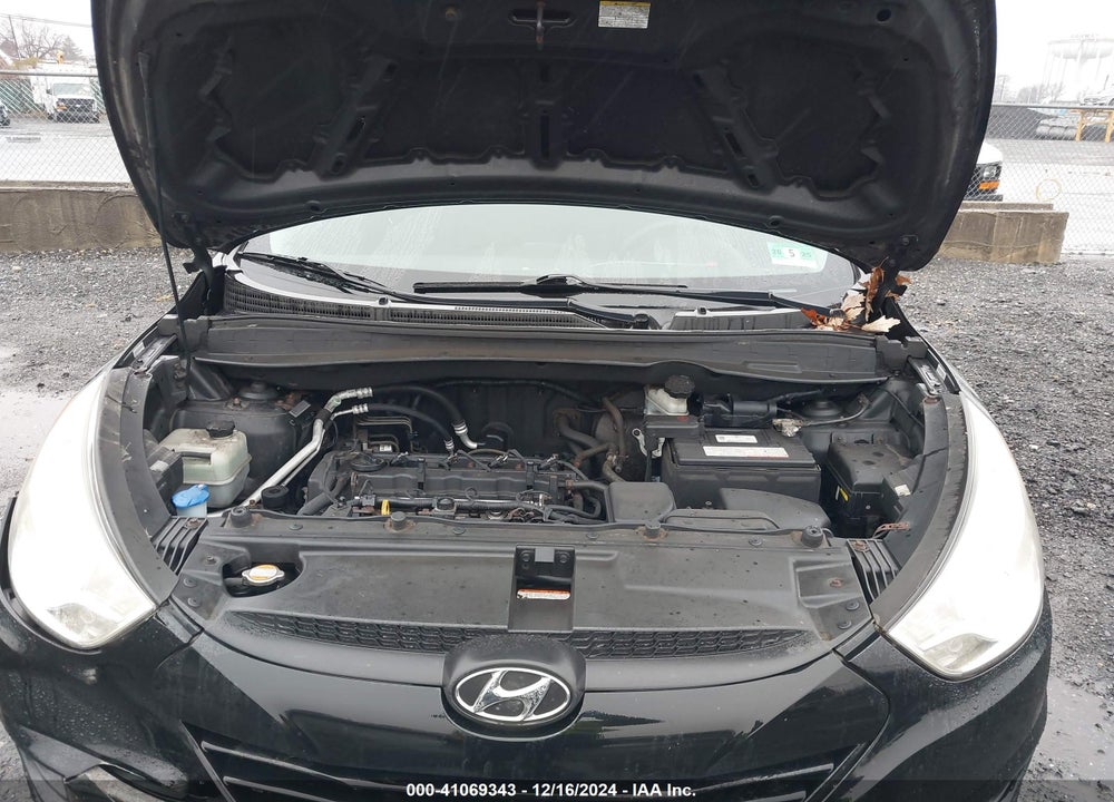 2010 HYUNDAI TUCSON GLS VIN: KM8JT3AC2AU081885