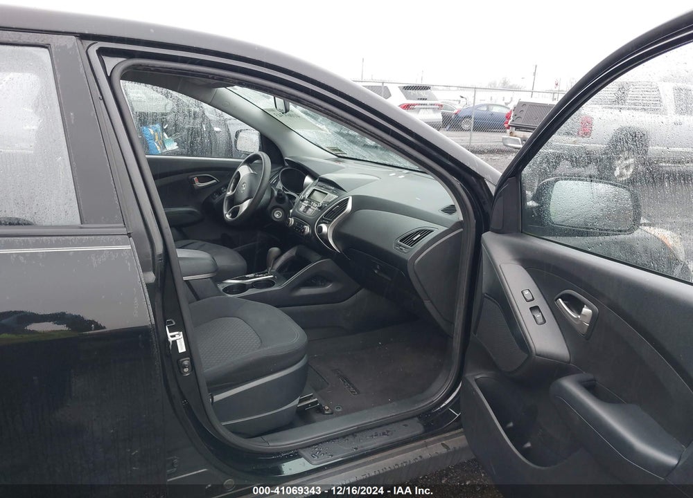 2010 HYUNDAI TUCSON GLS VIN: KM8JT3AC2AU081885