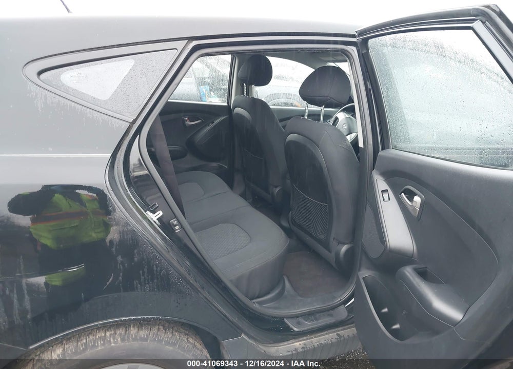 2010 HYUNDAI TUCSON GLS VIN: KM8JT3AC2AU081885