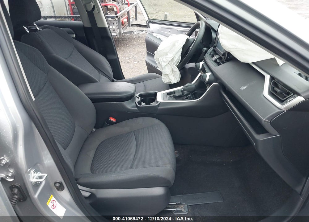 2019 TOYOTA RAV4 LE VIN: JTMG1RFV2KD020958