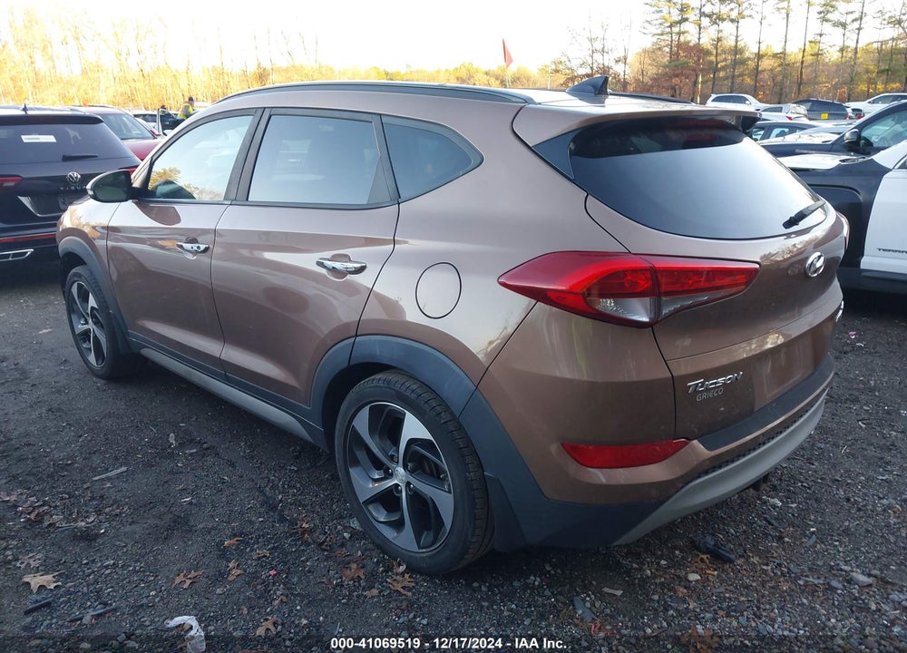 2017 HYUNDAI TUCSON VIN: KM8J3CA27HU319926