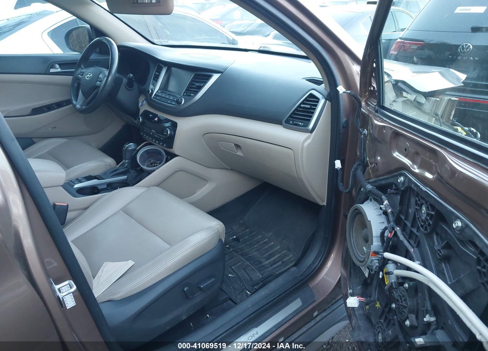 2017 HYUNDAI TUCSON VIN: KM8J3CA27HU319926