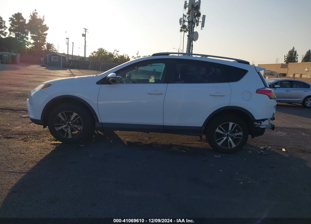 2017 TOYOTA RAV4 XLE VIN: 2T3WFREV3HW382405