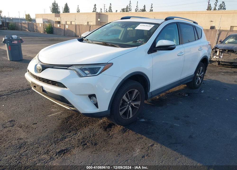 2017 TOYOTA RAV4 XLE VIN: 2T3WFREV3HW382405