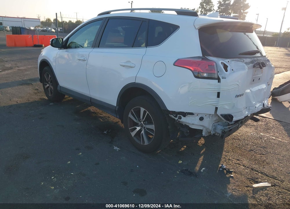 2017 TOYOTA RAV4 XLE VIN: 2T3WFREV3HW382405