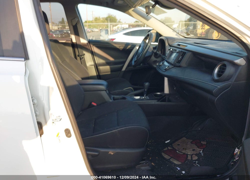 2017 TOYOTA RAV4 XLE VIN: 2T3WFREV3HW382405