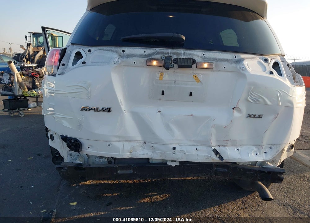 2017 TOYOTA RAV4 XLE VIN: 2T3WFREV3HW382405