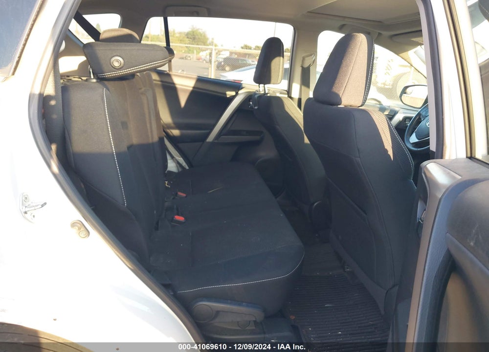 2017 TOYOTA RAV4 XLE VIN: 2T3WFREV3HW382405