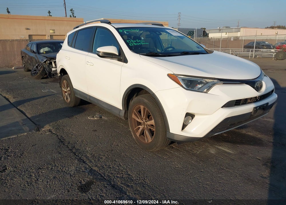 2017 TOYOTA RAV4 XLE VIN: 2T3WFREV3HW382405