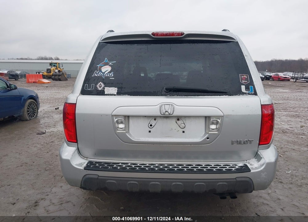 2005 HONDA PILOT EX-L VIN: 5FNYF18515B022718