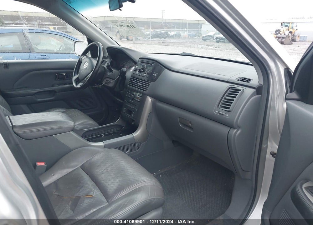 2005 HONDA PILOT EX-L VIN: 5FNYF18515B022718