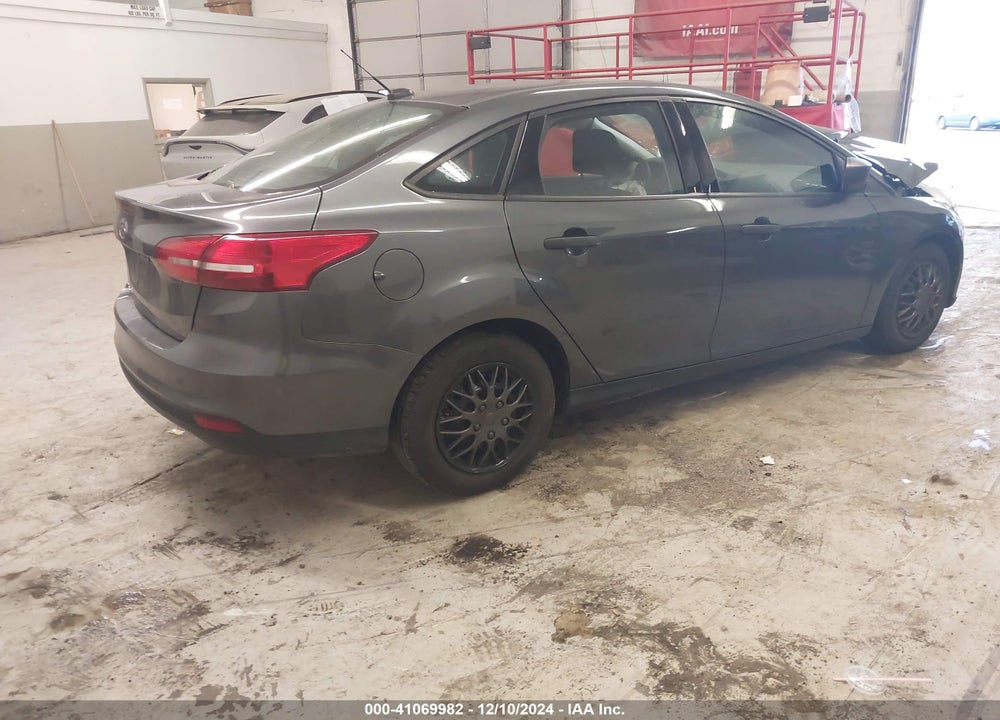 2018 FORD FOCUS VIN: 1FADP3E22JL298159