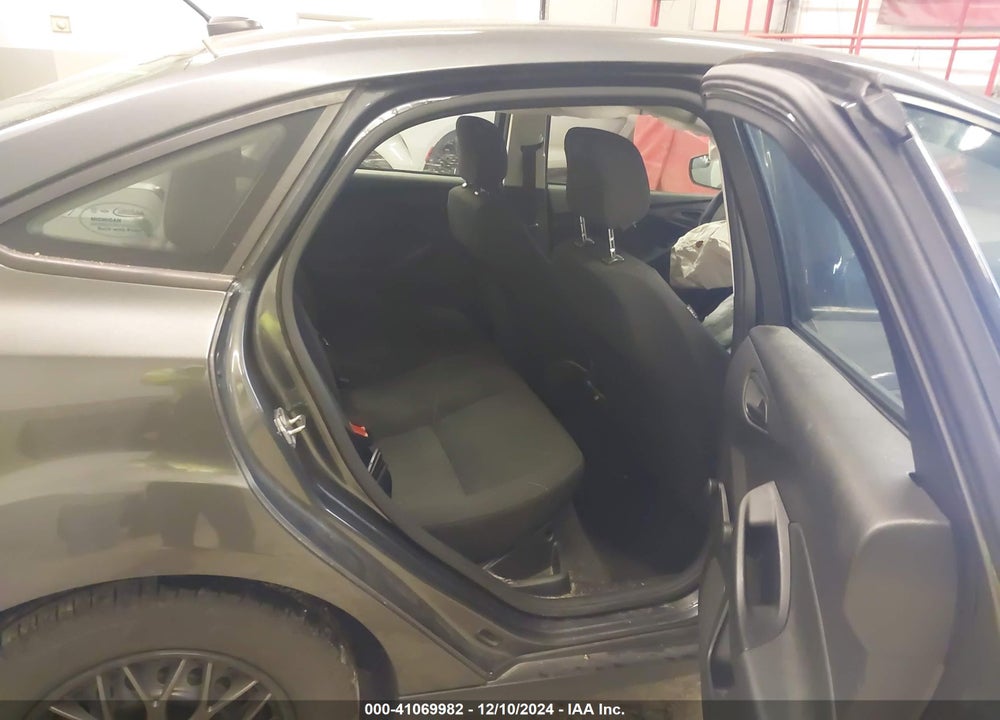 2018 FORD FOCUS VIN: 1FADP3E22JL298159